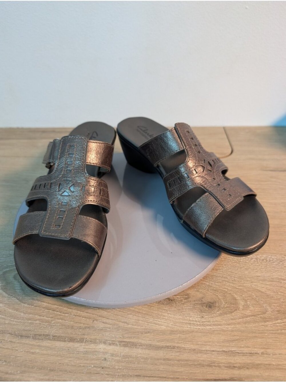 Clarks Bendables Ella Bronze Women’s Leather Sandals Size 9.5 Pewter